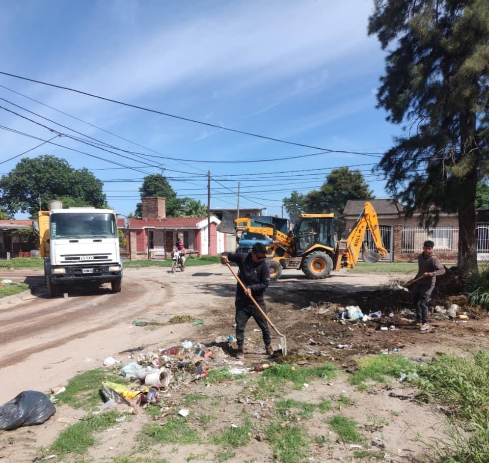 La Municipalidad de La Banda desplegó un amplio operativo en el barrio ...