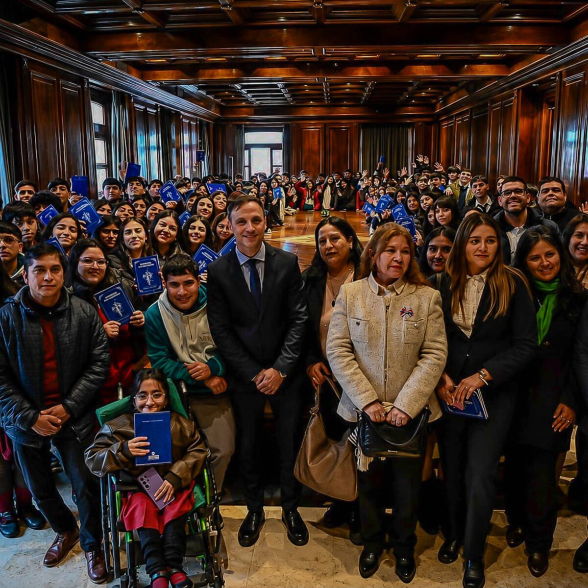Estudiantes de Loreto y Fernández fueron recibidos en Casa de Gobierno por el Jefe de Gabinete