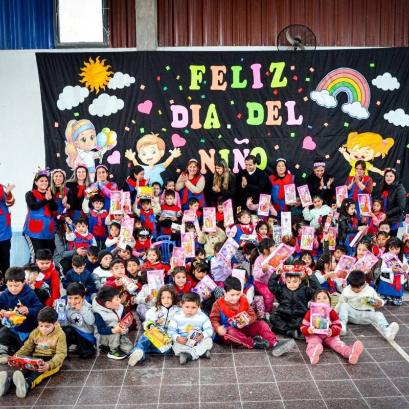 Los alumnos de los jardines de infantes Clodomira celebraron el Día del Niño con regalos, juegos y mucha diversión