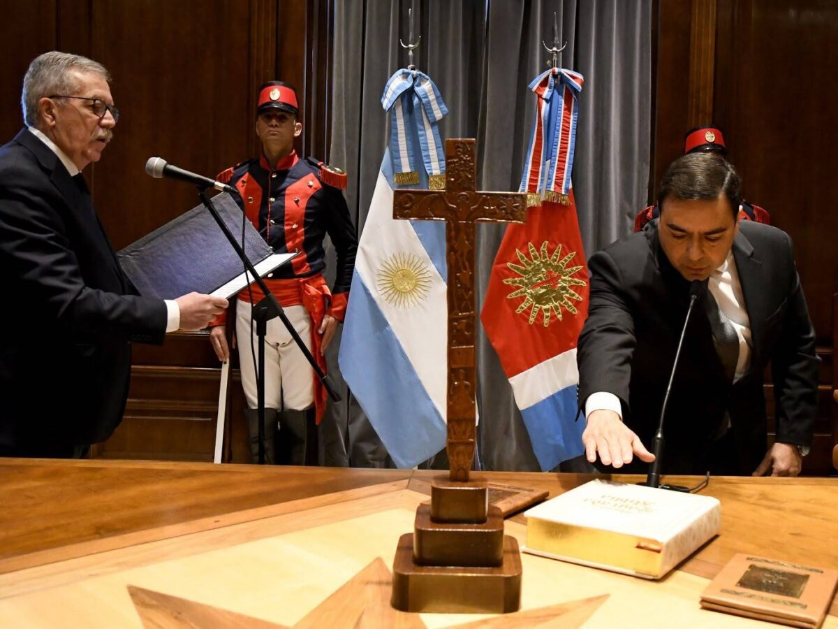 El gobernador Elías Suárez tomó juramento al nuevo ministro de Economía CPN Jorge Gustavo Murad