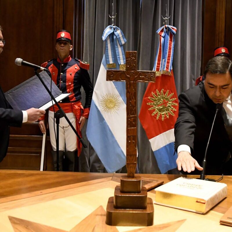 El gobernador Elías Suárez tomó juramento al nuevo ministro de Economía CPN Jorge Gustavo Murad