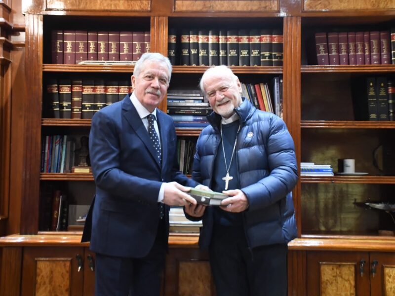 El gobernador Elías Suárez recibió al cardenal Vicente Bokalic y dialogó sobre acciones de compromiso social, educación y prevención de adicciones