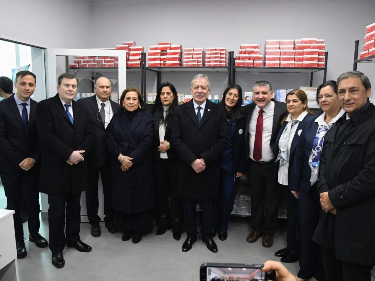 El Gobernador Elías Suárez inauguró el renovado edificio del Hospital de Beltrán y entrego viviendas sociales