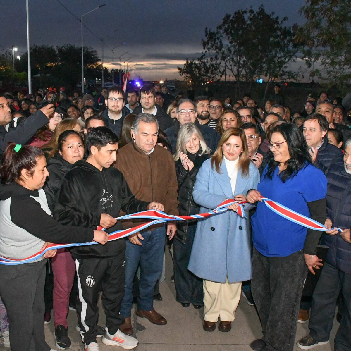 La intendente Fuentes destacó la inversión en obra pública al dejar inauguradas 58 cuadras de pavimento e iluminación