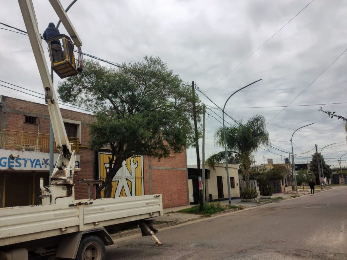 Avanzan los trabajos de optimización del alumbrado público en La Banda