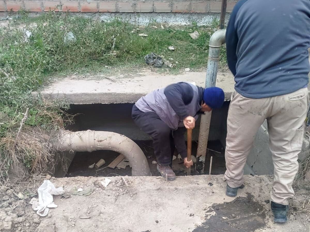 Se amplía la limpieza de desagües pluviales y se solicita a los vecinos no arrojar basura