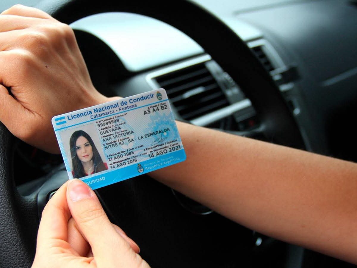 Entregarán licencias de conducir correspondientes a trámites realizados entre junio y octubre de 2025