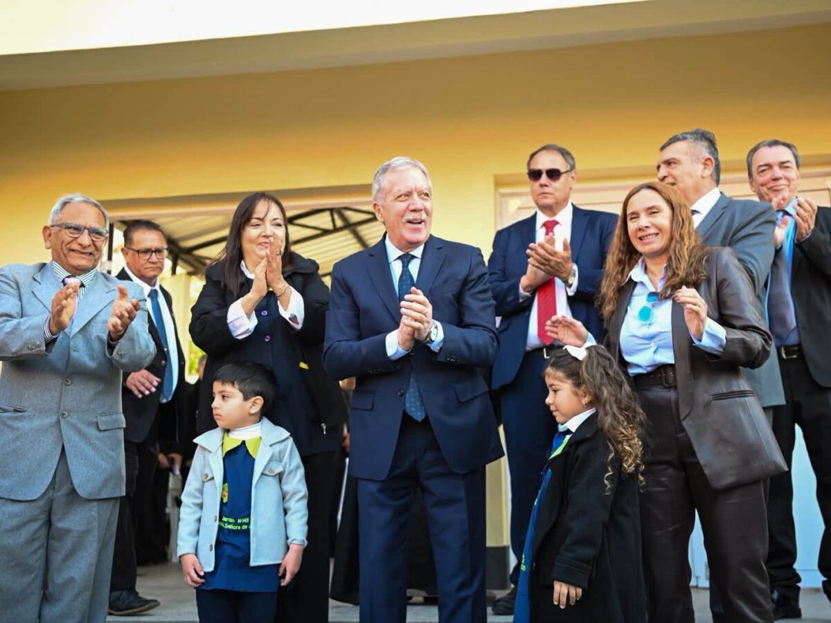 El Gobernador Suárez inauguró obras en cuatro establecimientos educativos de Loreto Atamisqui y entregó viviendas sociales