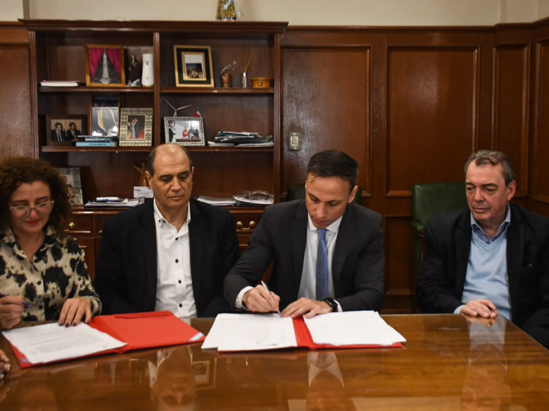 La Provincia y el Colegio de Profesionales de Trabajo Social firmaron un convenio para fortalecer la prevención ante el riesgo hídrico en comunidades rurales