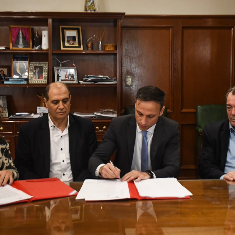 La Provincia y el Colegio de Profesionales de Trabajo Social firmaron un convenio para fortalecer la prevención ante el riesgo hídrico en comunidades rurales