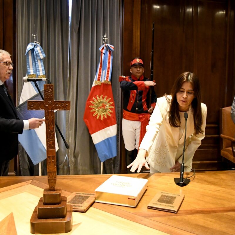 El Gobernador Elías Suárez tomó junramento a la nueva secretaria de Estado de Gestión Economíca Dra. María de los ángeles Montenegro