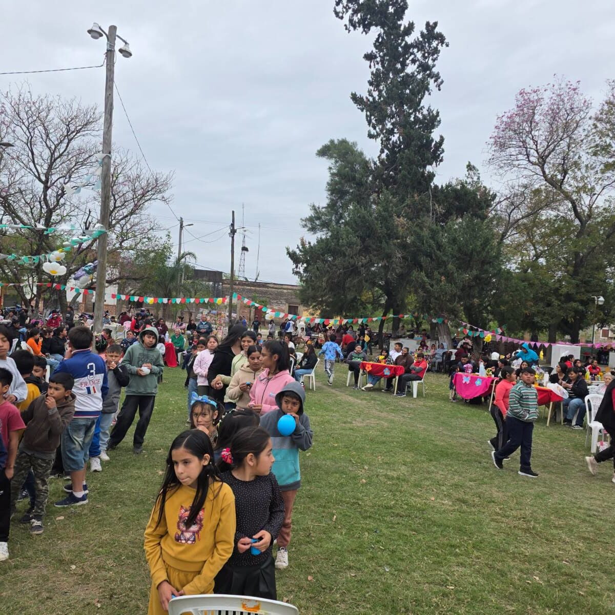 Vecinos de La Cañada celebraron la llegada de la primavera con música y juegos