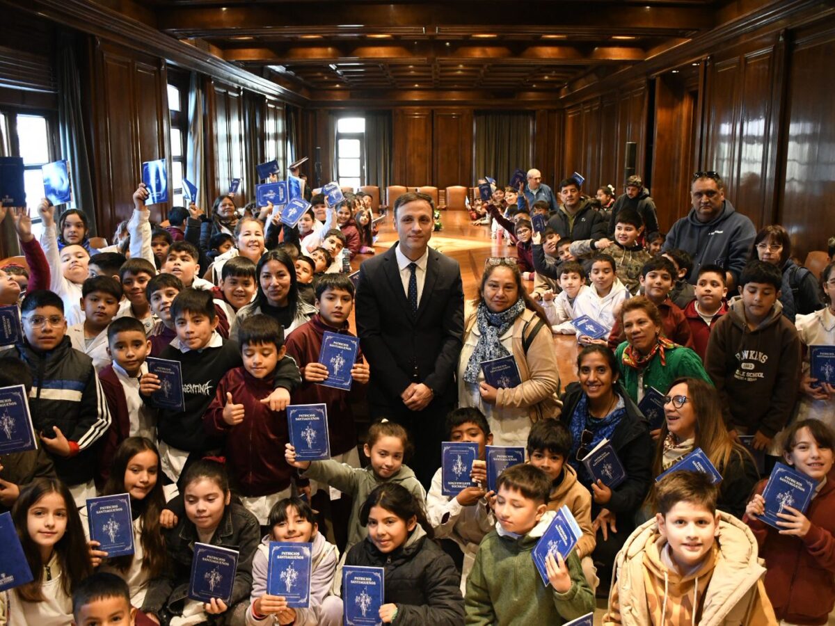 Más de 150 alumnos visitaron Casa de Gobierno