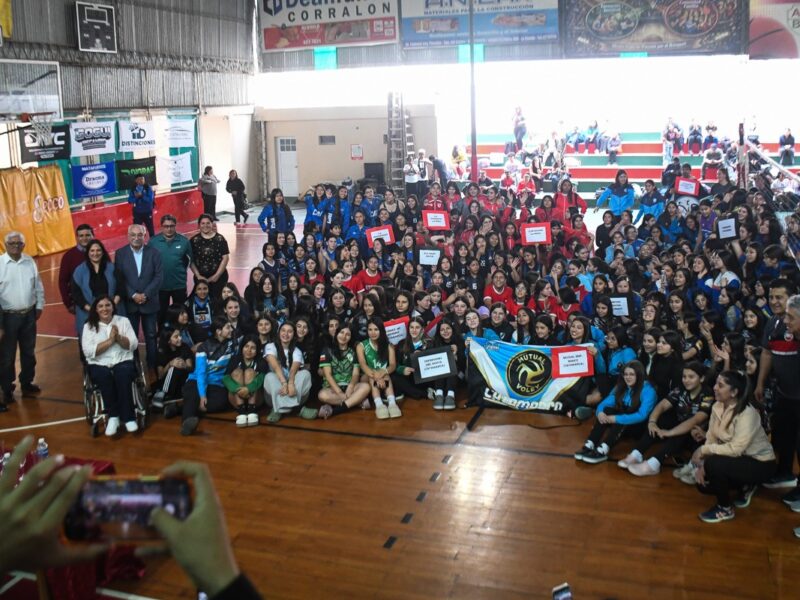Con más de 300 jugadoras de todo el NOA se puso en Marcha el Torneo Regional Sub 14 de Vóley Femenino