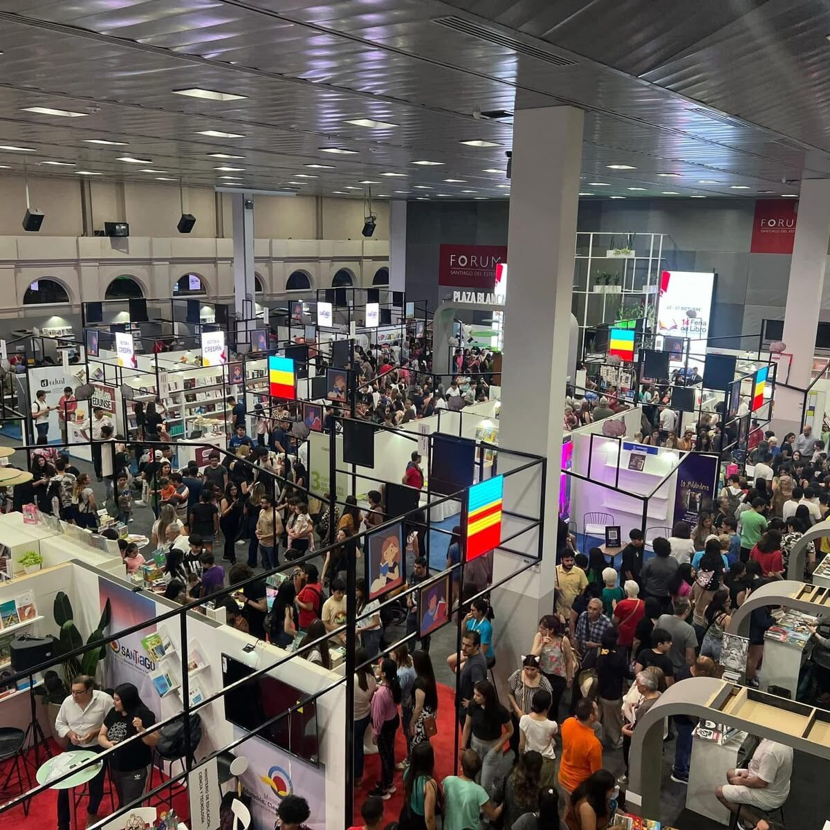 Letras, ideas y tecnología: La 16ª Feria Internacional del Libro abre abre sus puertas para conectar Santiago con el mundo