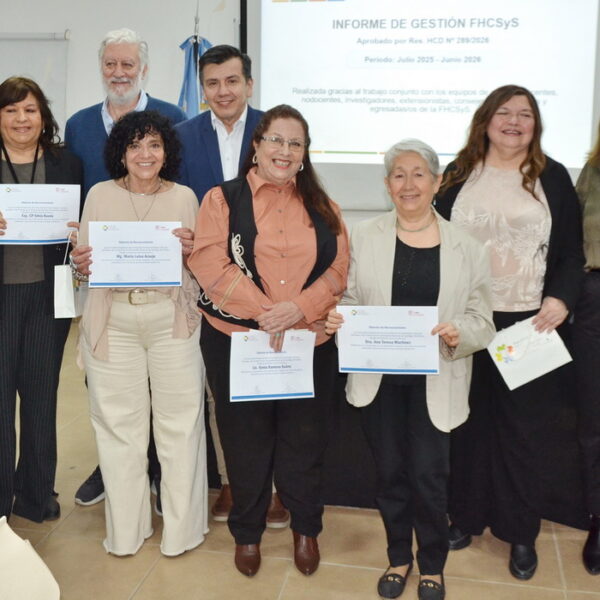 Humanidades celebró el Día del Profesor con reconocimientos y un homenaje a quienes dejaron su huella