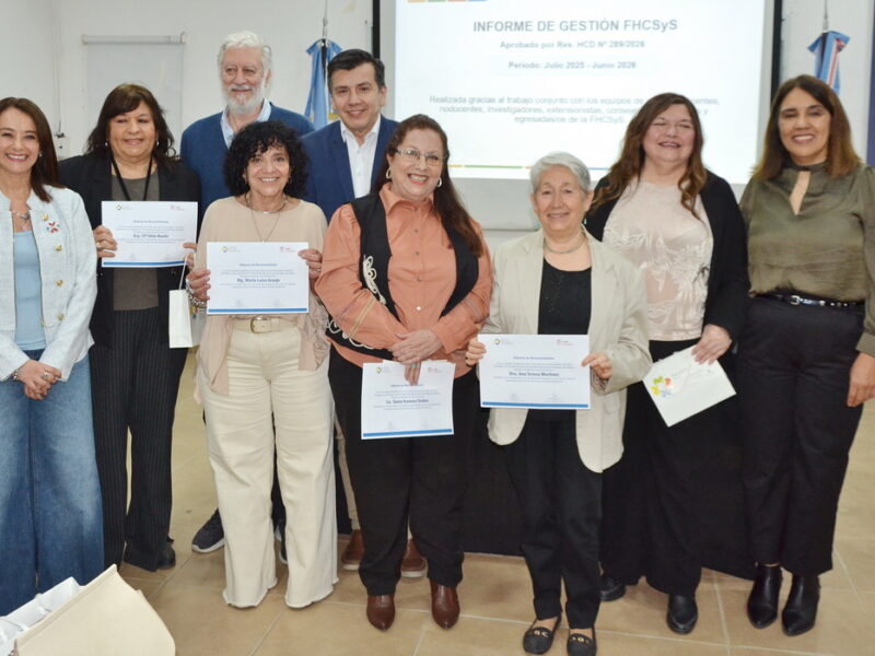 Humanidades celebró el Día del Profesor con reconocimientos y un homenaje a quienes dejaron su huella