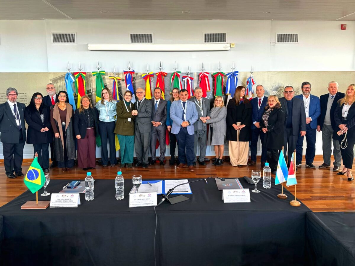 El Vicegobernador encabezó la apertura del II Encuentro Iberoamericano de Derecho Parlamentario en la Legislatura Provincial