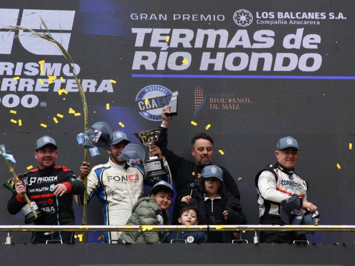 El Autódromo de Las Termas de Río Hondo vivió un fin de semana a pura velocidad con el Turismo Pista y el Turismo Carretera 2000