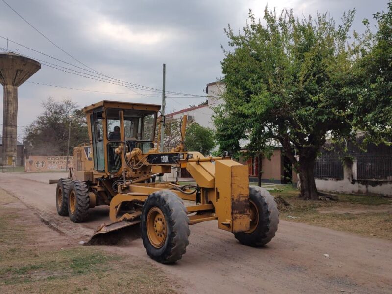El municipio continúa con trabajos de mantenimiento y mejoramiento de calles en distintos barrios