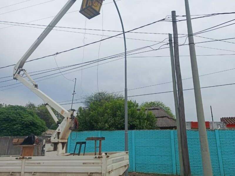 Avanzan los trabajos de mejoramiento del alumbrado público en diferentes sectores de la ciudad