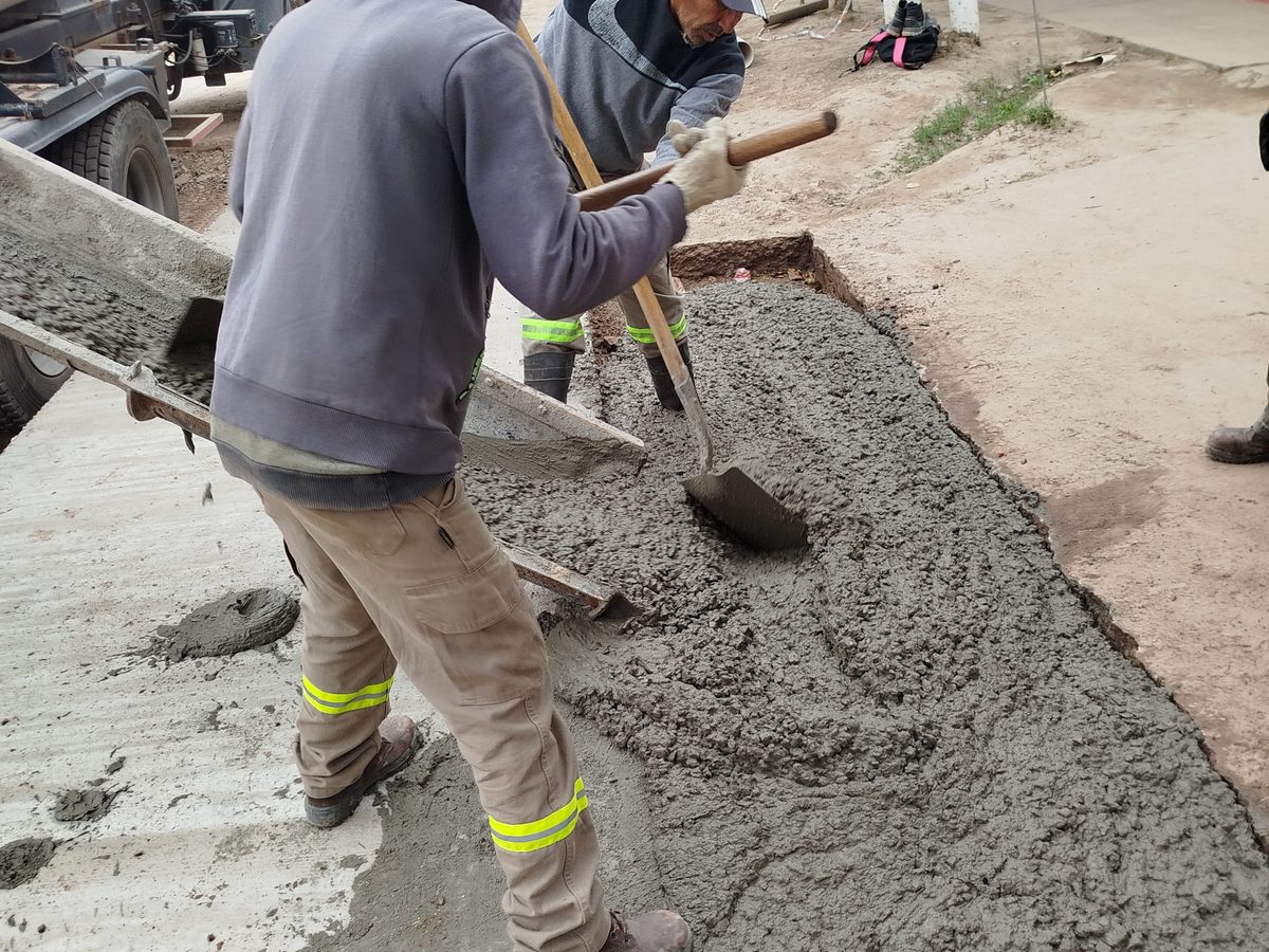 Continúan los trabajos de mantenimiento de calles en los barrios bandeños 