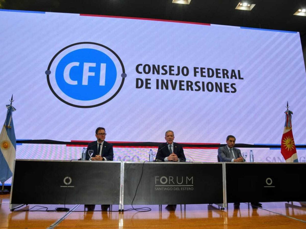 Elías Suárez realizó la entrega formal de las primeras líneas de financiamiento del CFI
