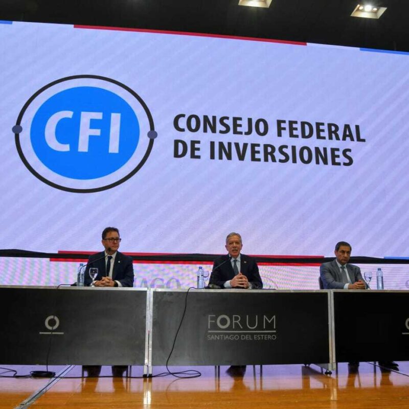Elías Suárez realizó la entrega formal de las primeras líneas de financiamiento del CFI