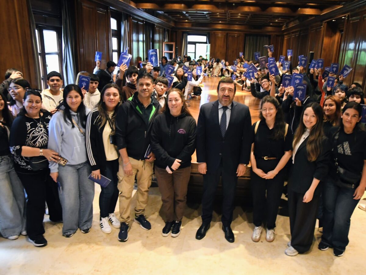Alumnos de Tucumán y de distintos puntos de Santiago del Estero visitaron Casa de Gobierno