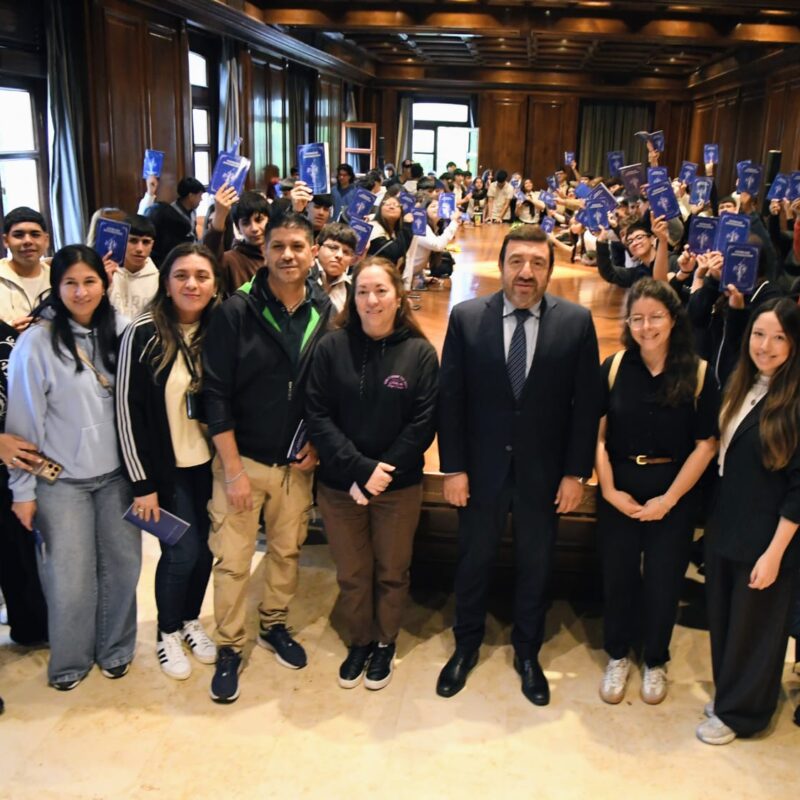 Alumnos de Tucumán y de distintos puntos de Santiago del Estero visitaron Casa de Gobierno