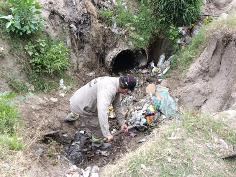 El municipio destaca la importancia de no arrojar residuos en el interior de los desagües pluviales