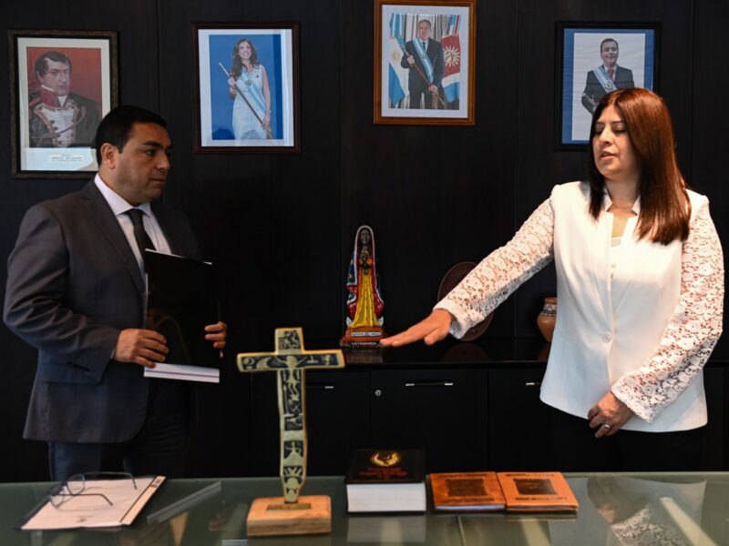 El Ministro de Economía Jorge Murad tomó juramento a la Nueva Tesorera General de la Provincia