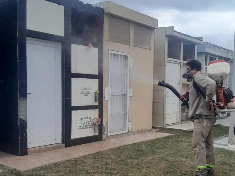 El municipio realizó un operativo de limpieza y fumigación en el cementerio “La Misericordia”