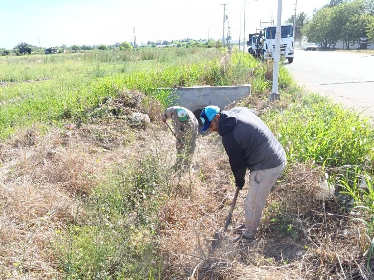 El municipio continúa con los trabajos de limpieza y mantenimiento de desagües de diferentes sectores de la ciudad