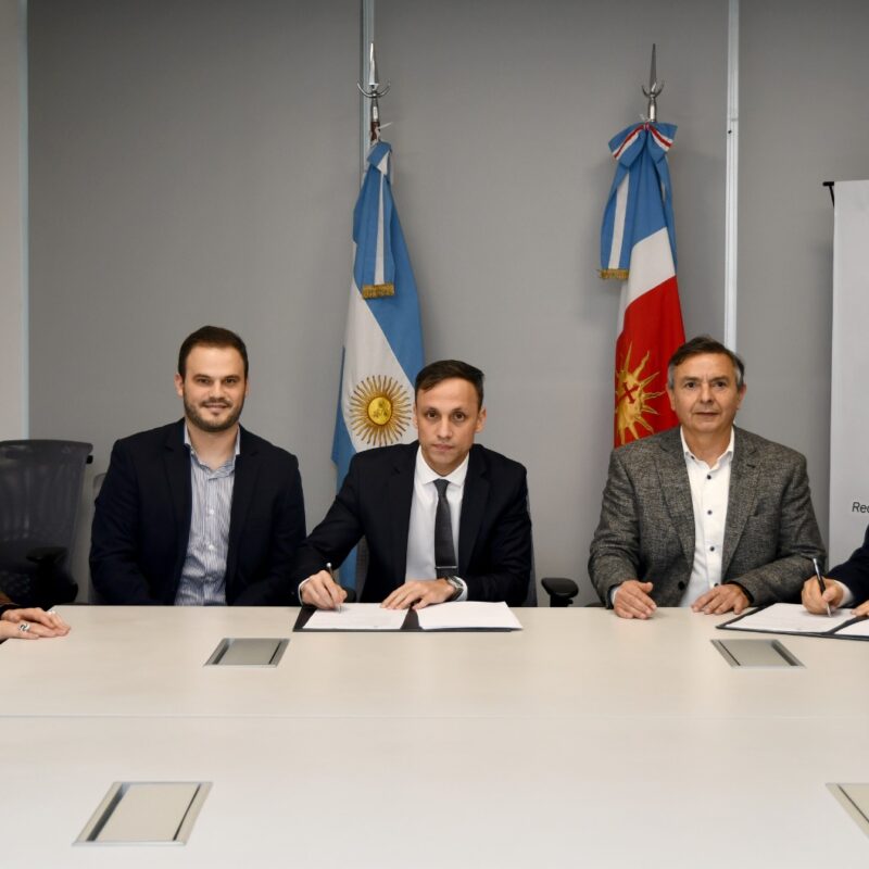 La Provincia firmó un convenio con el Colegio de Graduados en Ciencias Forestales para fortalecer la gestión ambiental y restaurar bosque nativos